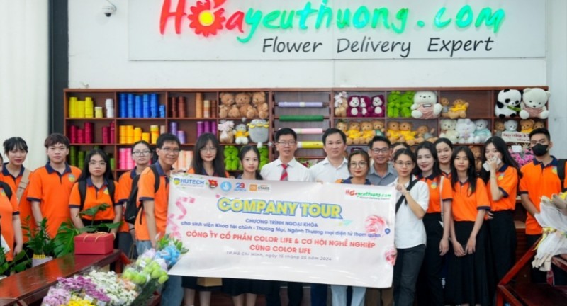 Sinh viên ngành Thương mại điện tử Tham quan công ty Cổ Phần Color Life - Lê Nguyễn Duy Quang